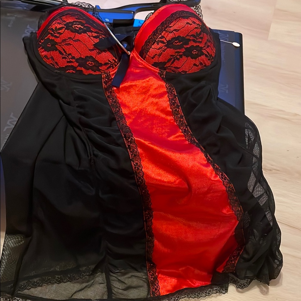 Elegant Red and Black Lace Chemise